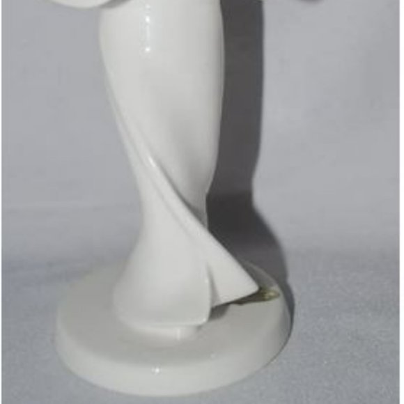 Noritake Antique Toki Kaisha Geisha with Umbrella Bone China Figurine - Picture 5 of 5